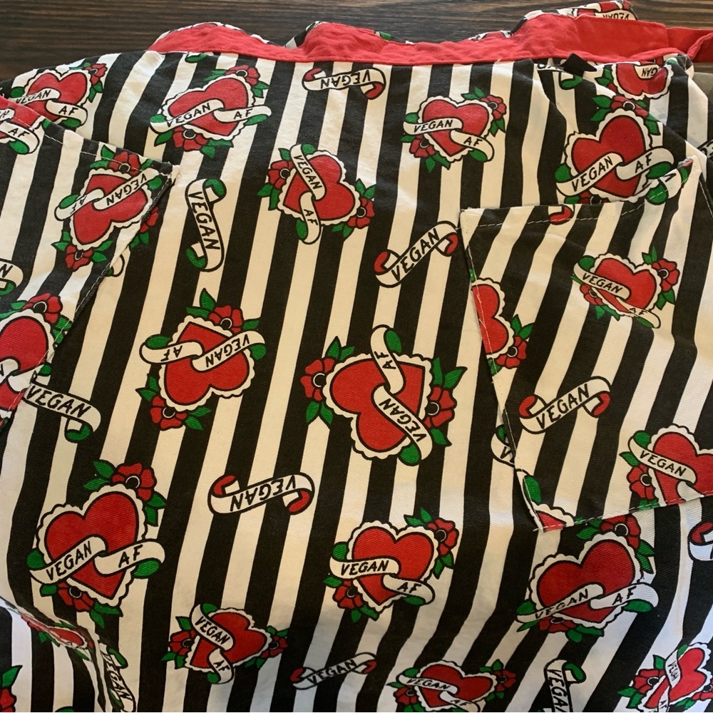 SOURPUSS - Vegan AF Apron - Picture 5 of 9